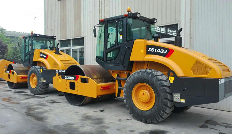 XCMG official 14 ton single drum vibratory road roller compactor XS143J price